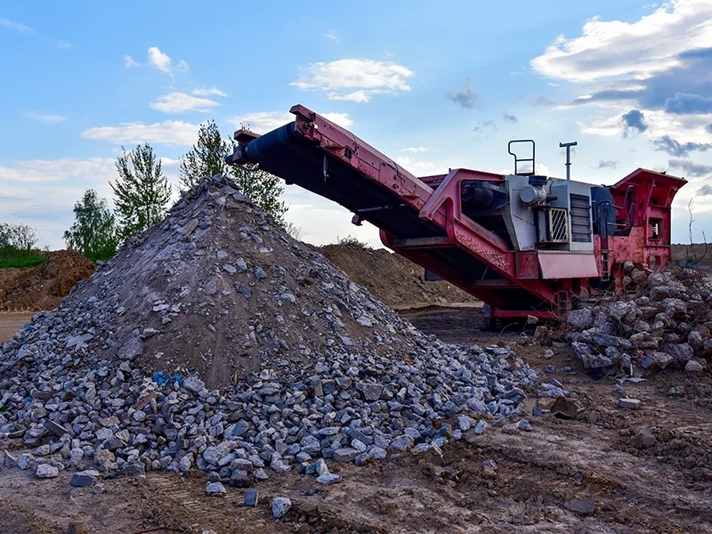 frantoio-in-cantiere-con-rocce-frantumate